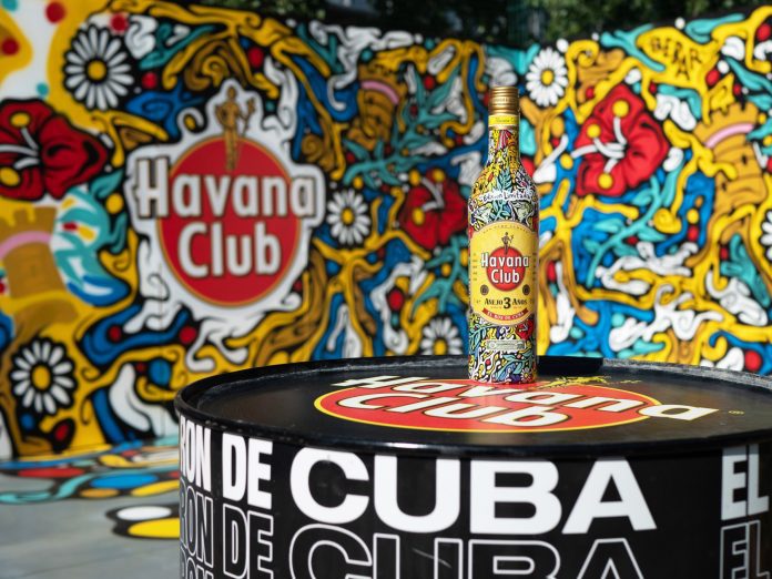 Une bouteille signée du graffiteur Bebar pour le rhum Havana Club